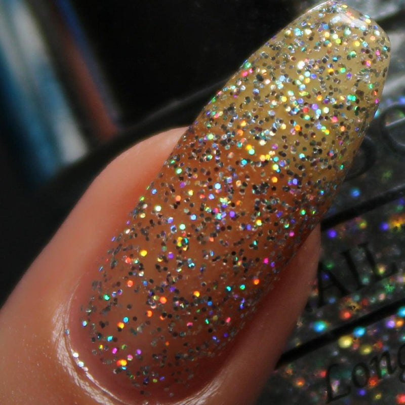  Close-up view of the nail painted with DeBelle Gel Nail Lacquer Top coat 