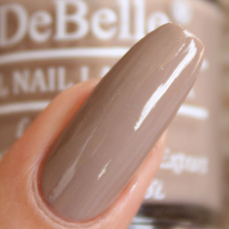Alluring nails with DeBelle gel nail color Coco Brown the light brown shade. Shop online at DeBelle Cosmetix online store.