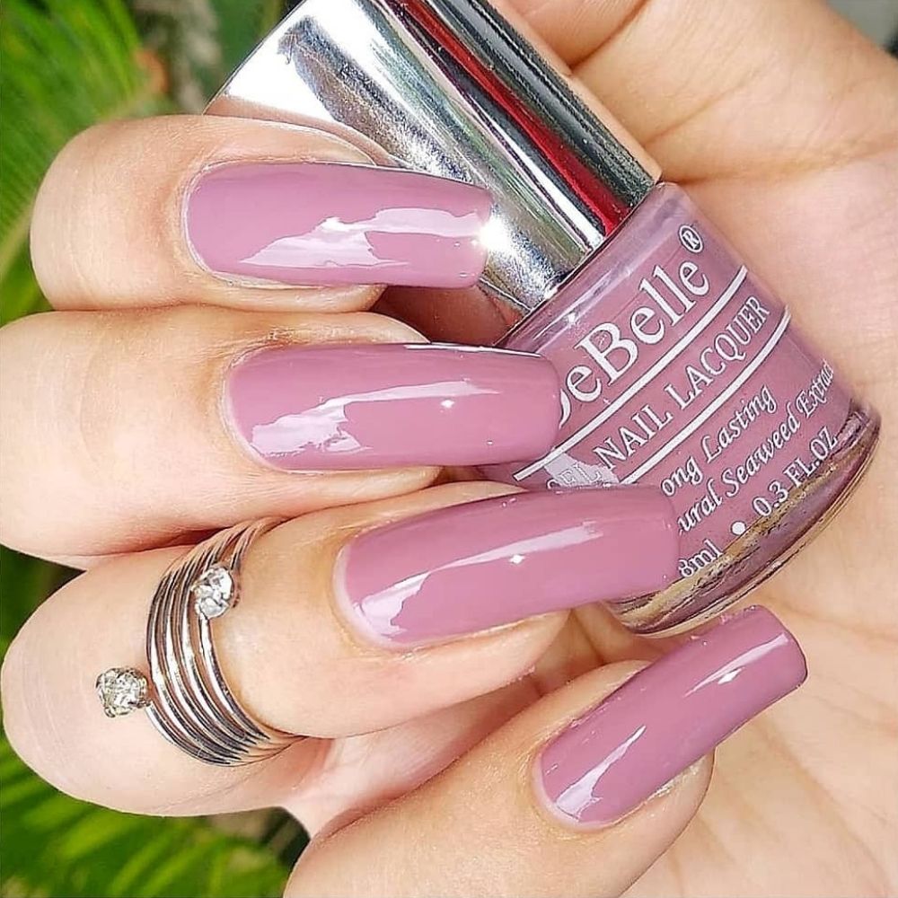 debelle-gel-nail-lacquer-majestique-mauve-soft-muted-mauve-nail