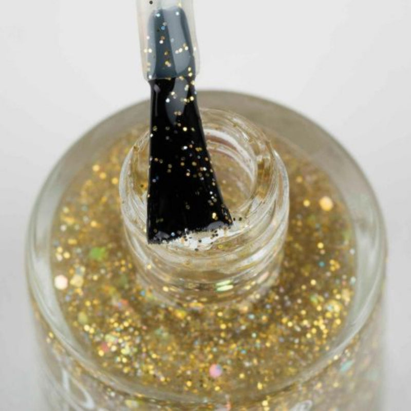 nail polish that gives  mesmerizing, starry effect on nails, nail polish that gives sparkling finish .