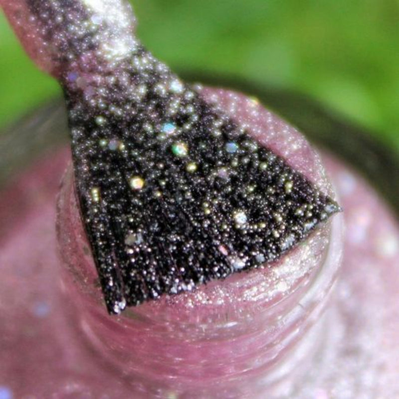 Festive shades to elvate style for any occasion ,Make your nails center of attraction,Latest trendy collection with both subtle and glossy finish 
