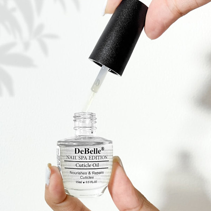 absorbs quickly without leaving a greasy texture, with natural essential oils. 