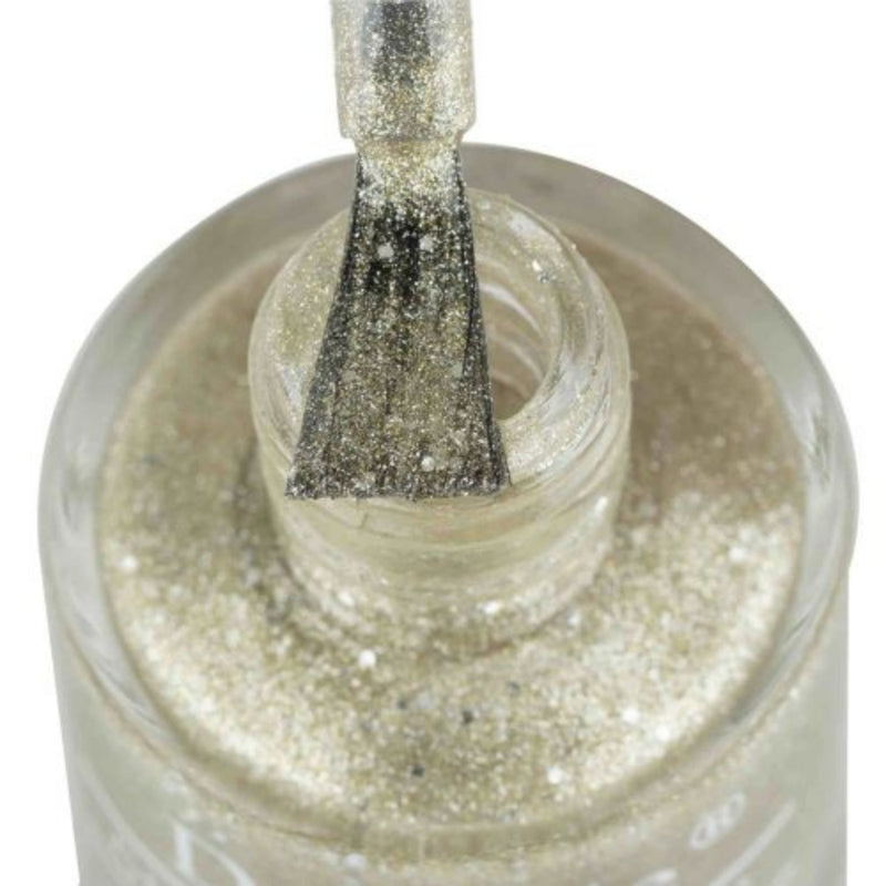 glitter nail polish for party, nail polish that matches the hand bag.
