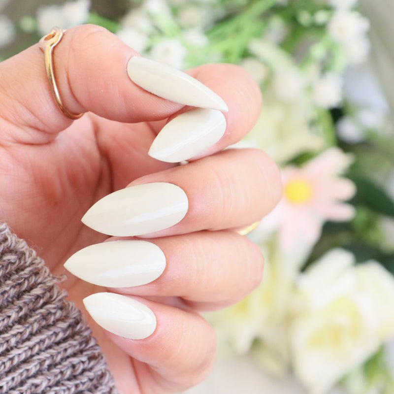 Nail polish that look good in photos,Non yellowing nail polish ,Best nail polish for pale skin tones 