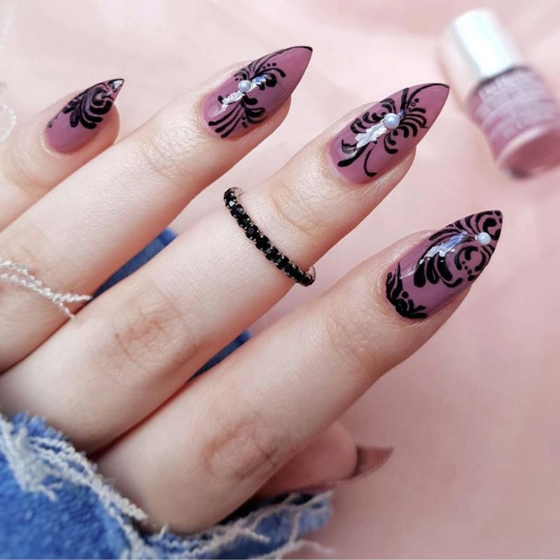 Complementory color nail combos ,Nail polish that doesn't chip,Best nail polish for day use every 
