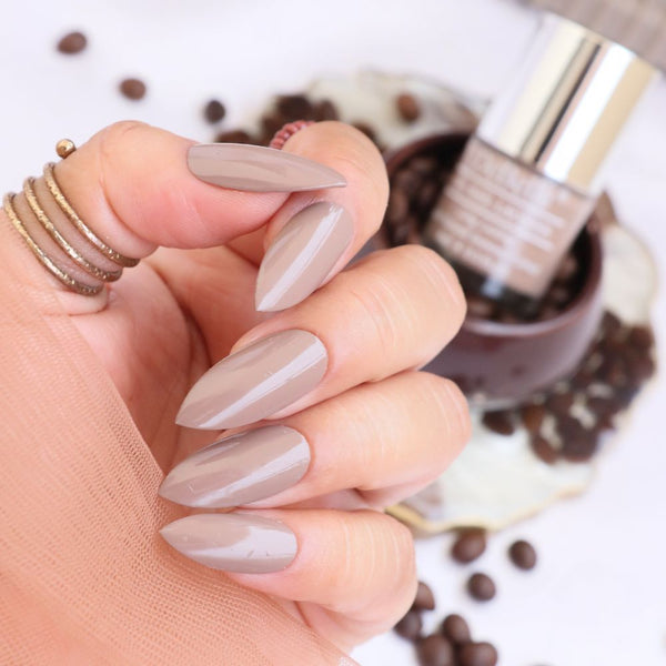 luxury nail polish, best nail polish for pale skin tone, trendy nail polish color , high shine nail polish .