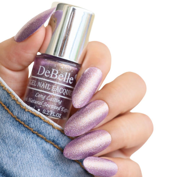 Nail polish that give shimmer effect, nail polish that last upto 1 week.