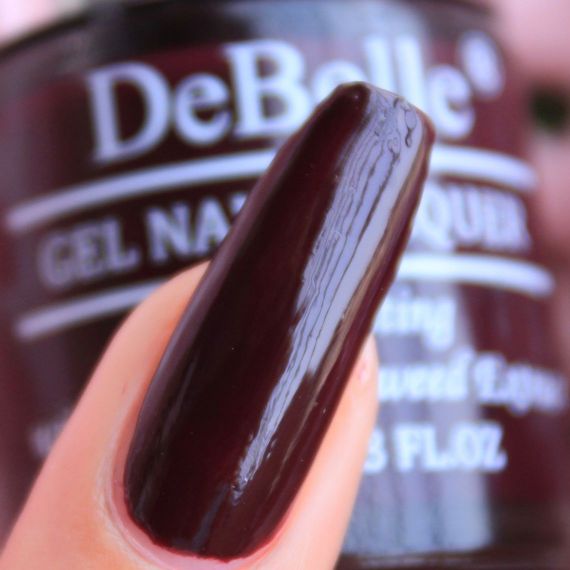Glamorous nails with DeBelle gel nail color Glamorous Garnet. Shop online at DeBelle Cosmetix online store.