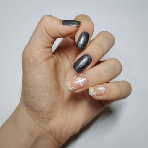 Let your nails shimmer with DeBelle gel nail color Grey Glitteratti at their tips. Available at DeBelle Cosmetix online store .