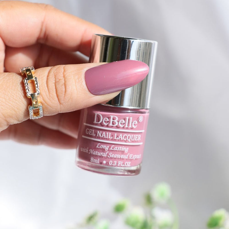 Make your friends green with envy with this mauve Debelle gel nail color Laura Aura on your nails.. Buy this alluring shade enriched with hydrating seaweed extract  at DeBelle Cosmetix online store.