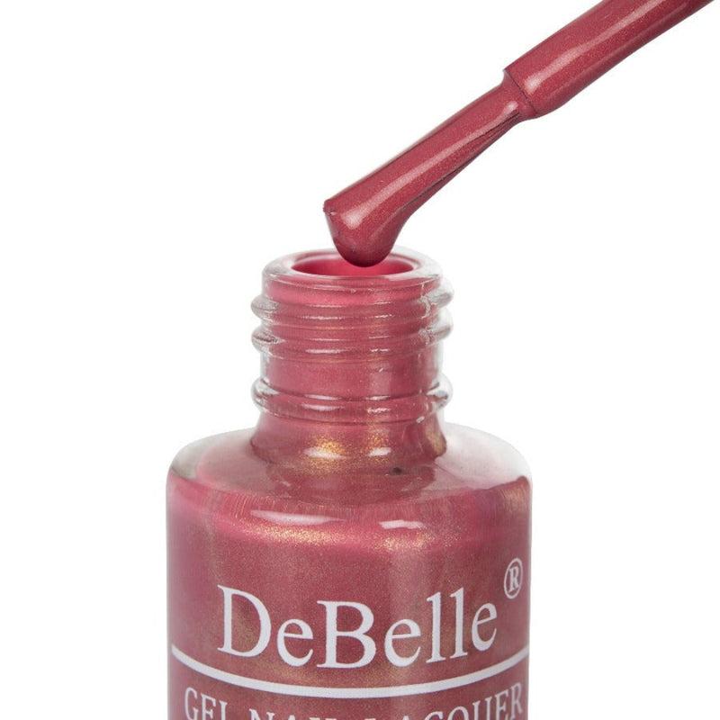 Nail polish that works with fake nails ,gym-friendly nail polish ,Low maintenance nail polish for moms 
