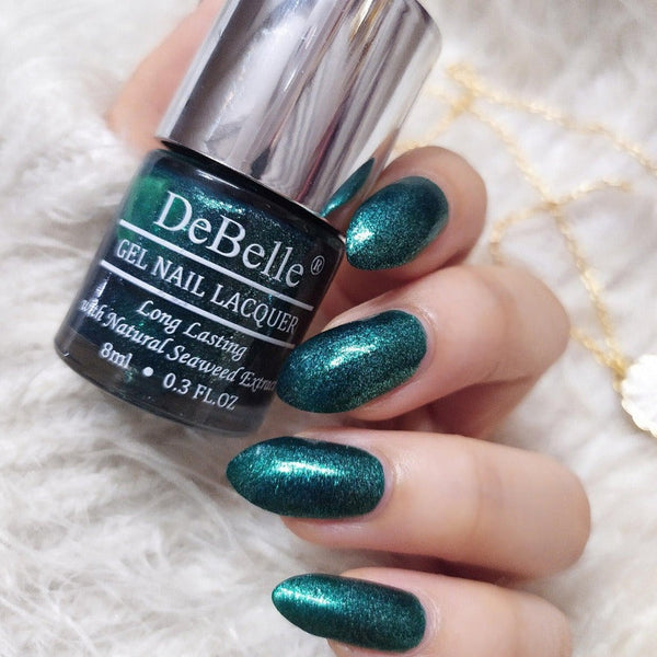 This Debelle gel nail color Cosmic Emerald is awesome. Buy this glittery green enriched with hydrating seaweed extract at DeBelle cosmetix online store.