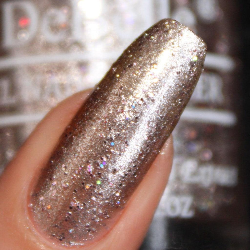 DeBelle Gel Nail Lacquer Sparkling Dust manicured with this nail polish and close-in view of the nail 